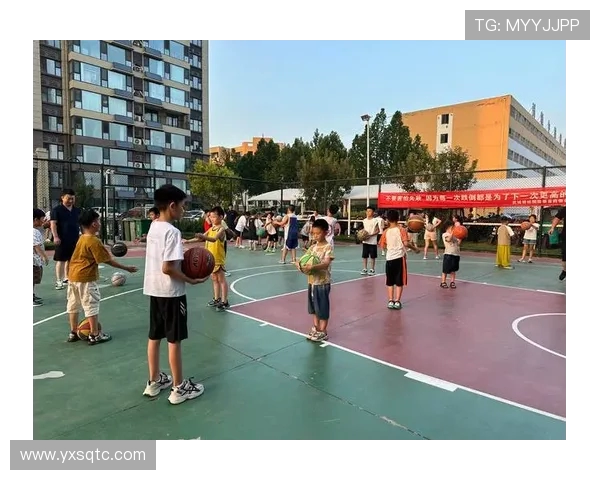 以篮球为纽带探索团队合作与拼搏精神在青年成长中的深远影响