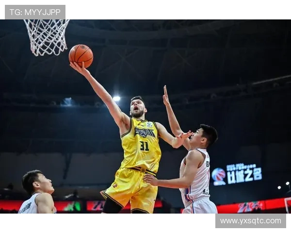 吉林九台农商行与四川金强展开激烈对决 双方争夺篮球赛季重要胜利