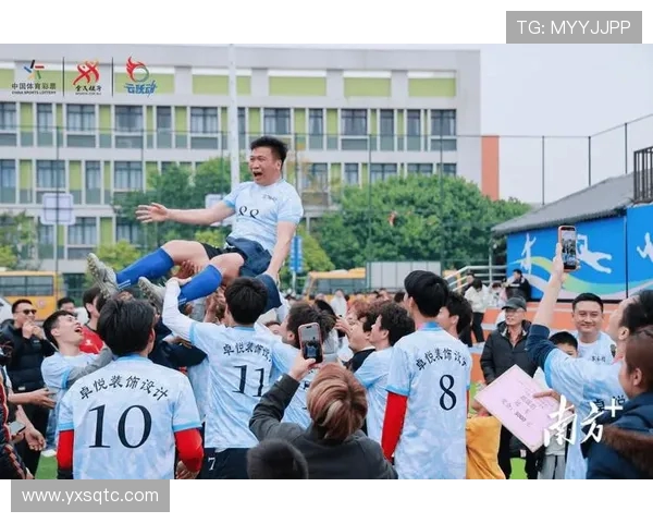 成都蓉城迎强敌鏖战绿茵赛场激荡豪情再燃足球风云